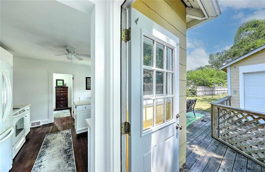 59 Booth Avenue photo 26