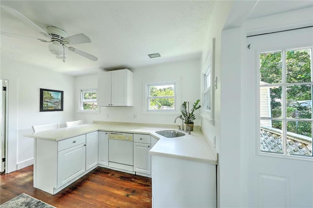 59 Booth Avenue photo 19