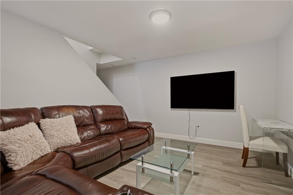 724 Woodman Street photo 27