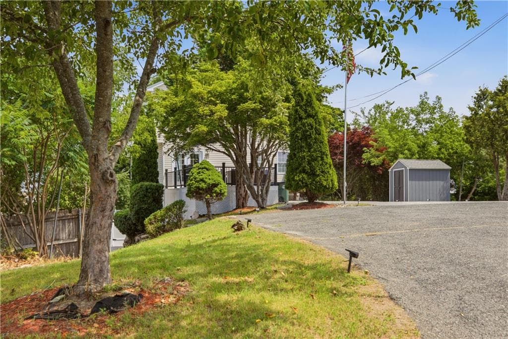 724 Woodman Street photo 43