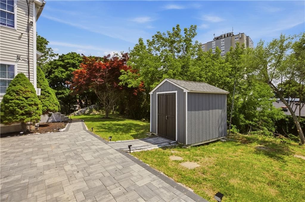 724 Woodman Street photo 40