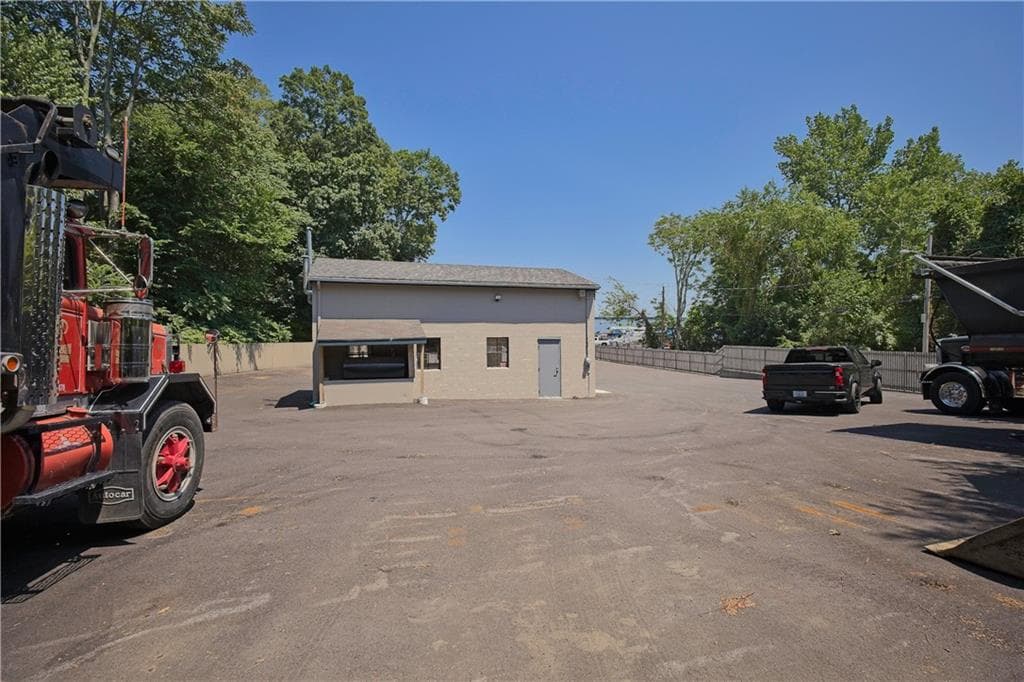41 Starr Street photo 16