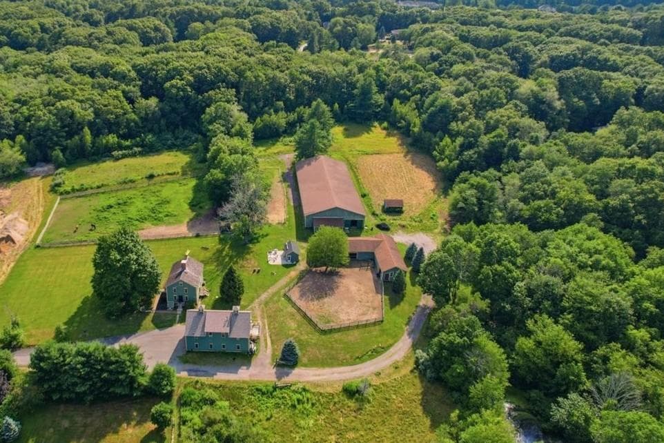 32 Equestrian Way