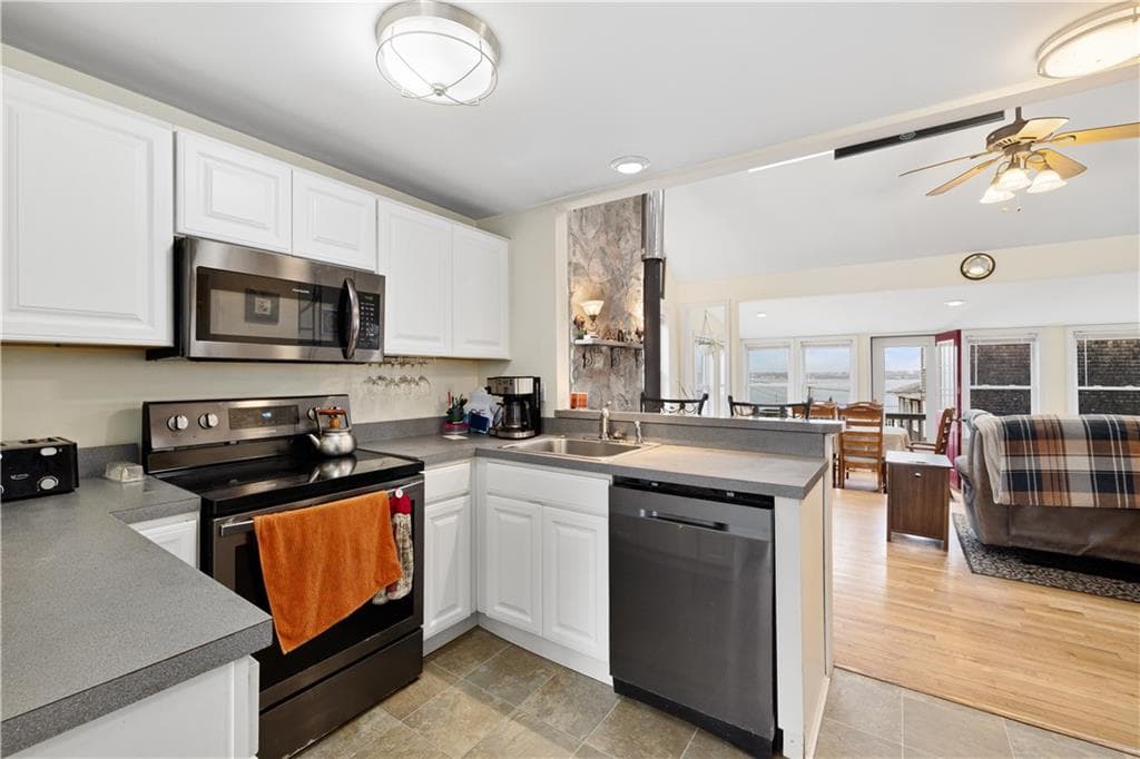 Multi Family at 026 Pier Road, Portsmouth, photo 23 of 39