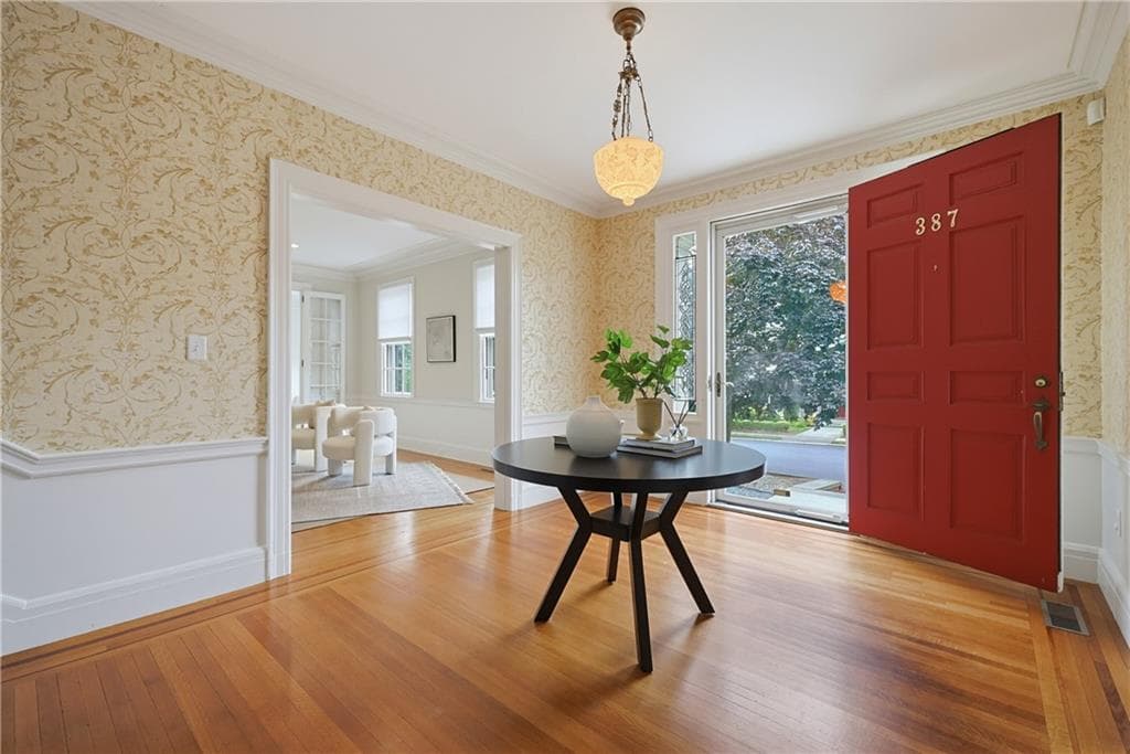 387 Wayland Avenue photo 4