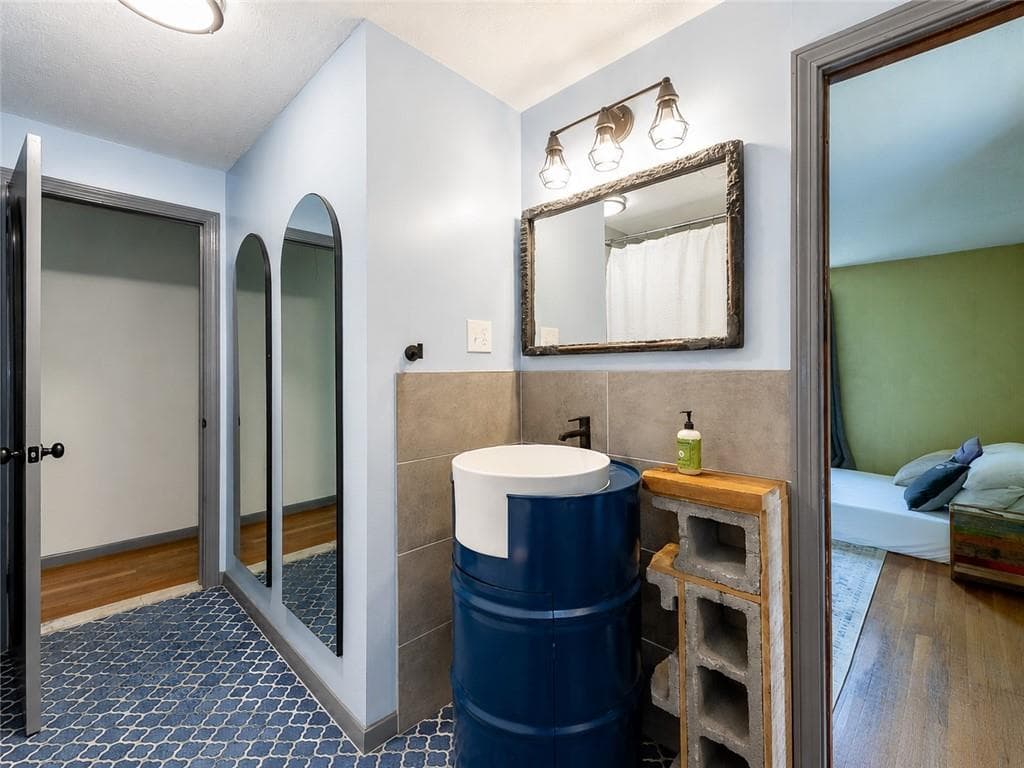 Single Family Residence at 140 King James Way, Wrentham, photo 9 of 38