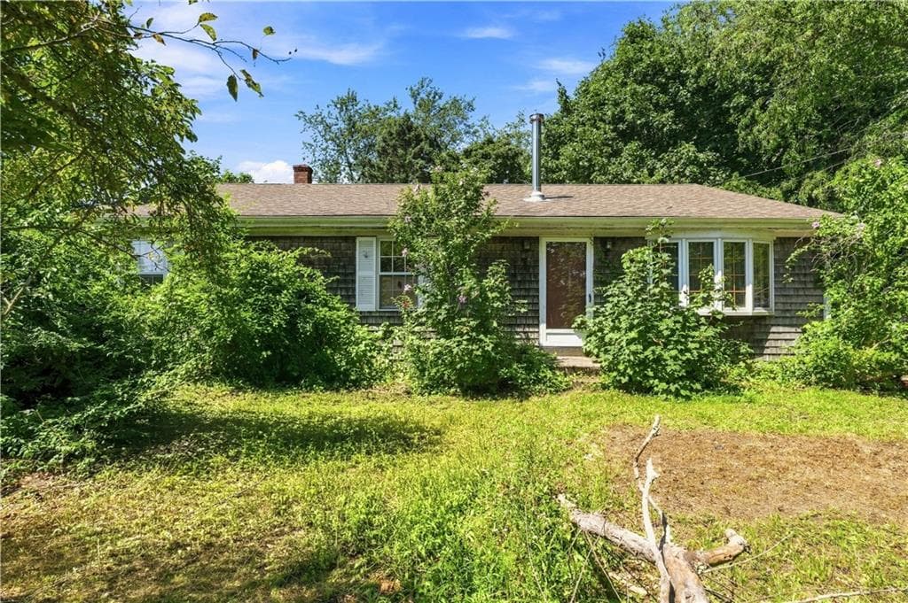 54 Narragansett Boulevard