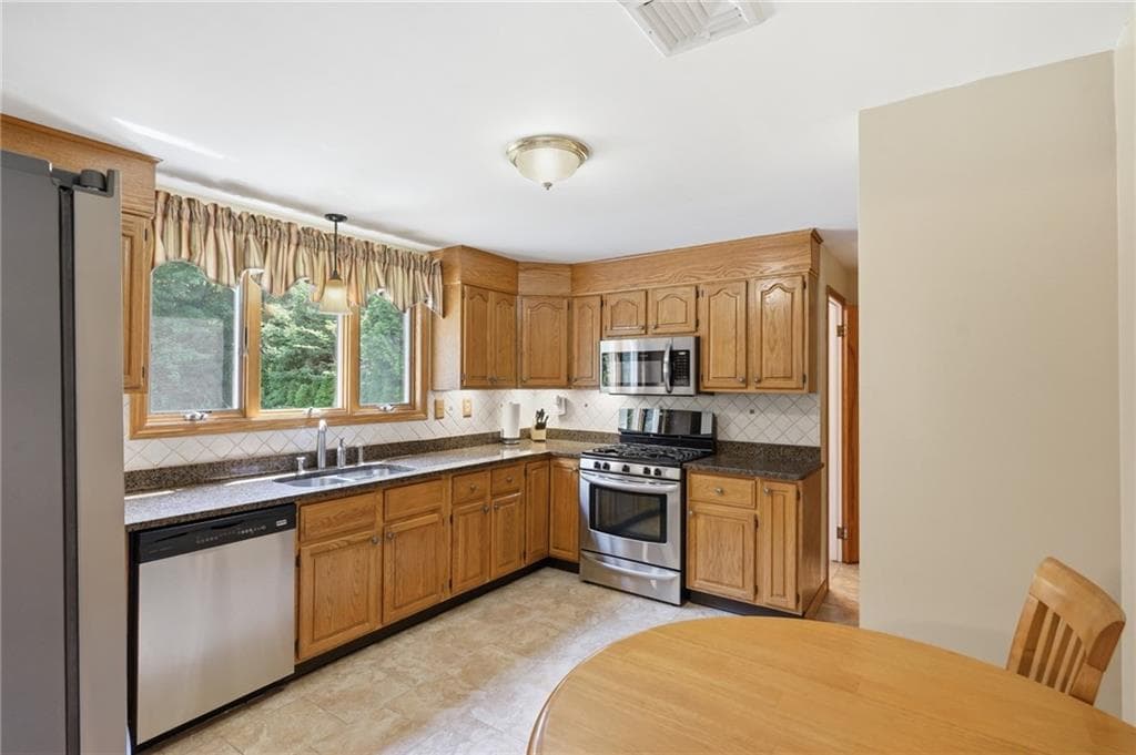 42 Grand Avenue photo 12