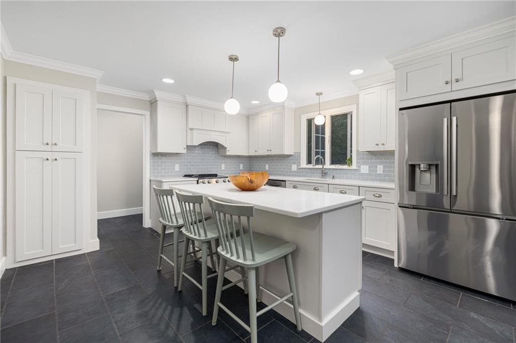 Single Family Residence at 77 Mockingbird Lane, South Kingstown, photo 2 of 43