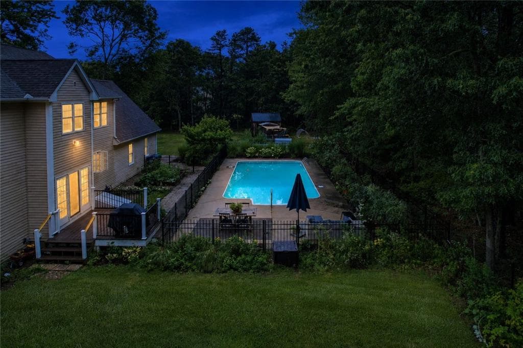 Single Family Residence at 77 Mockingbird Lane, South Kingstown, photo 4 of 43