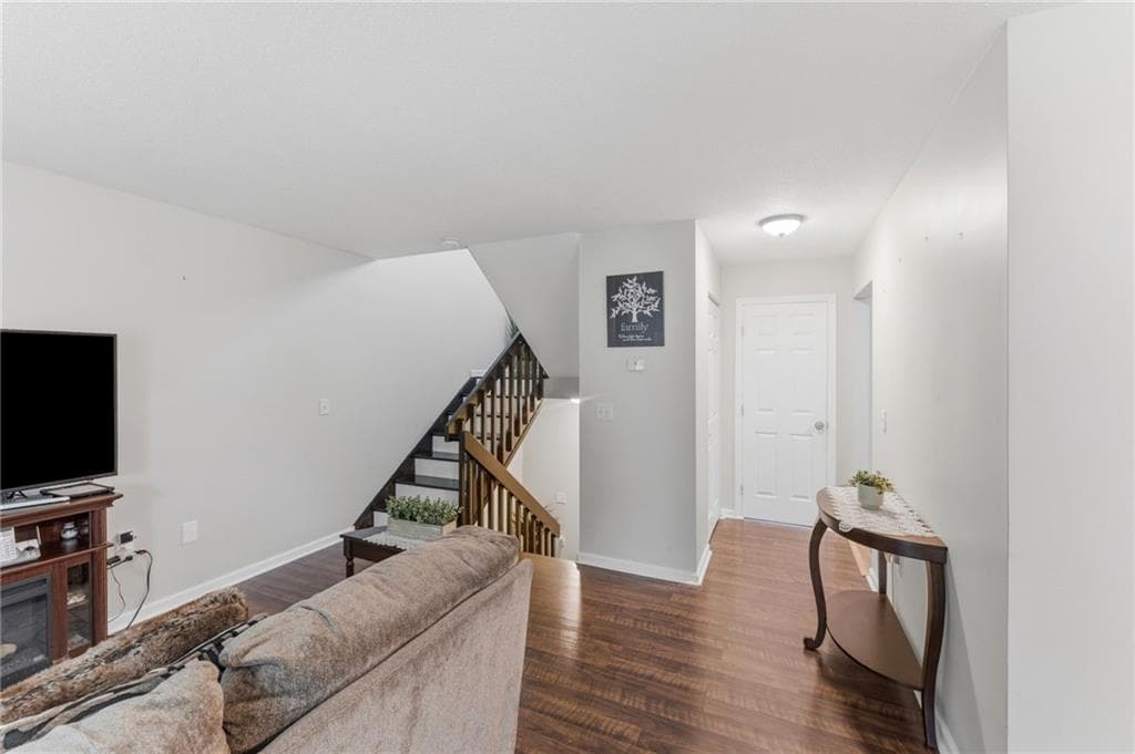 565 Quaker Lane UNIT 76 photo 6