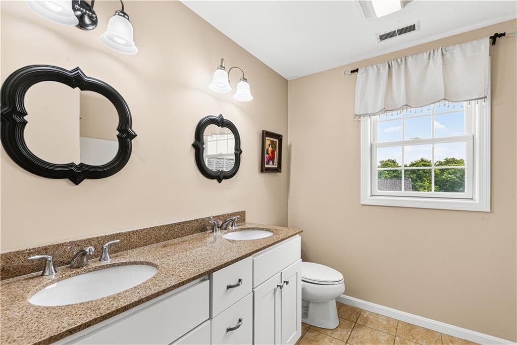 14 Longbrook Drive photo 19