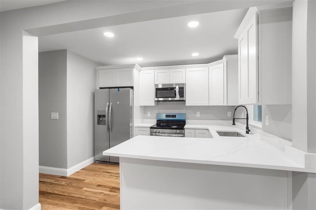 28 Potters Avenue photo 2