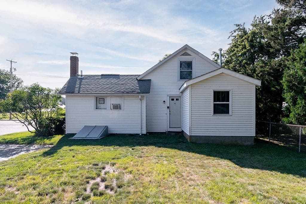 7440 7456 Post Road photo 12