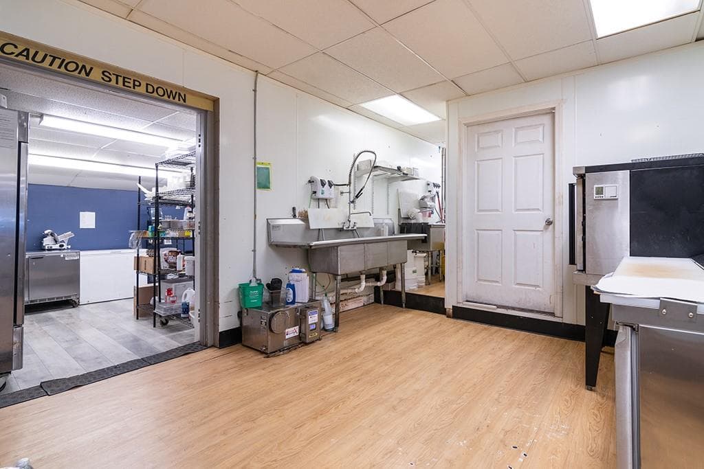 7440 7456 Post Road photo 36