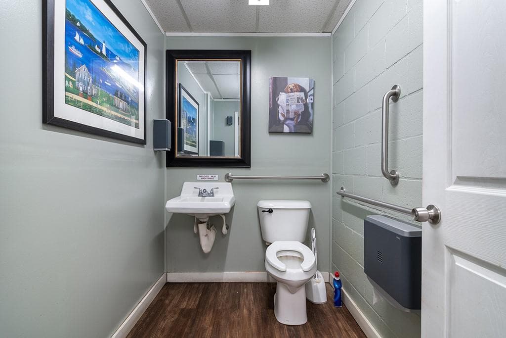 7440 7456 Post Road photo 38