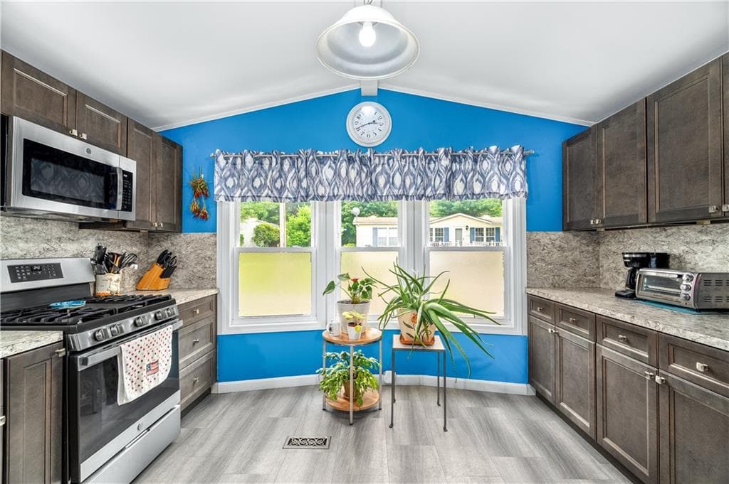 464 #103 Gardiner Road photo 8