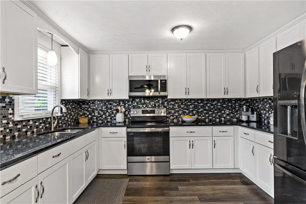 756 Metacom Avenue photo 6