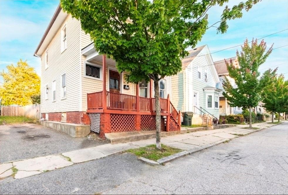 Single Family Residence at 31 Grosvenor Avenue, Providence, photo 2 of 14
