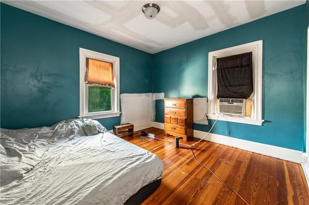 Single Family Residence at 31 Grosvenor Avenue, Providence, photo 6 of 14