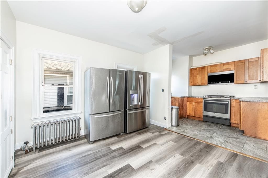 Single Family Residence at 31 Grosvenor Avenue, Providence, photo 13 of 14