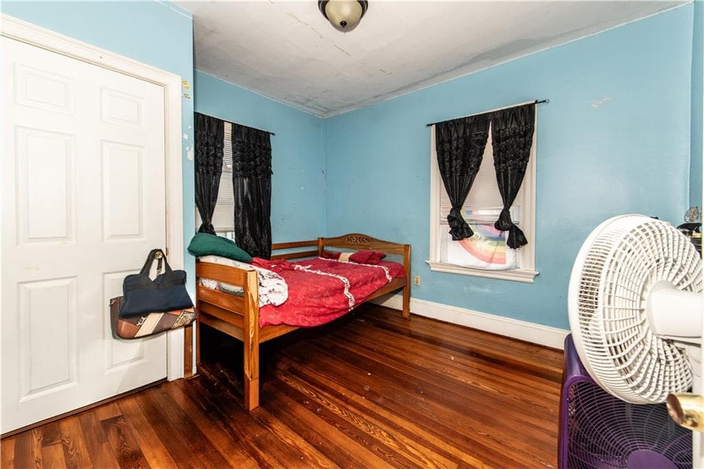 Single Family Residence at 31 Grosvenor Avenue, Providence, photo 5 of 14
