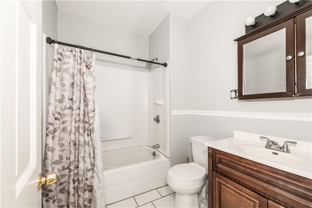 Single Family Residence at 31 Grosvenor Avenue, Providence, photo 8 of 14