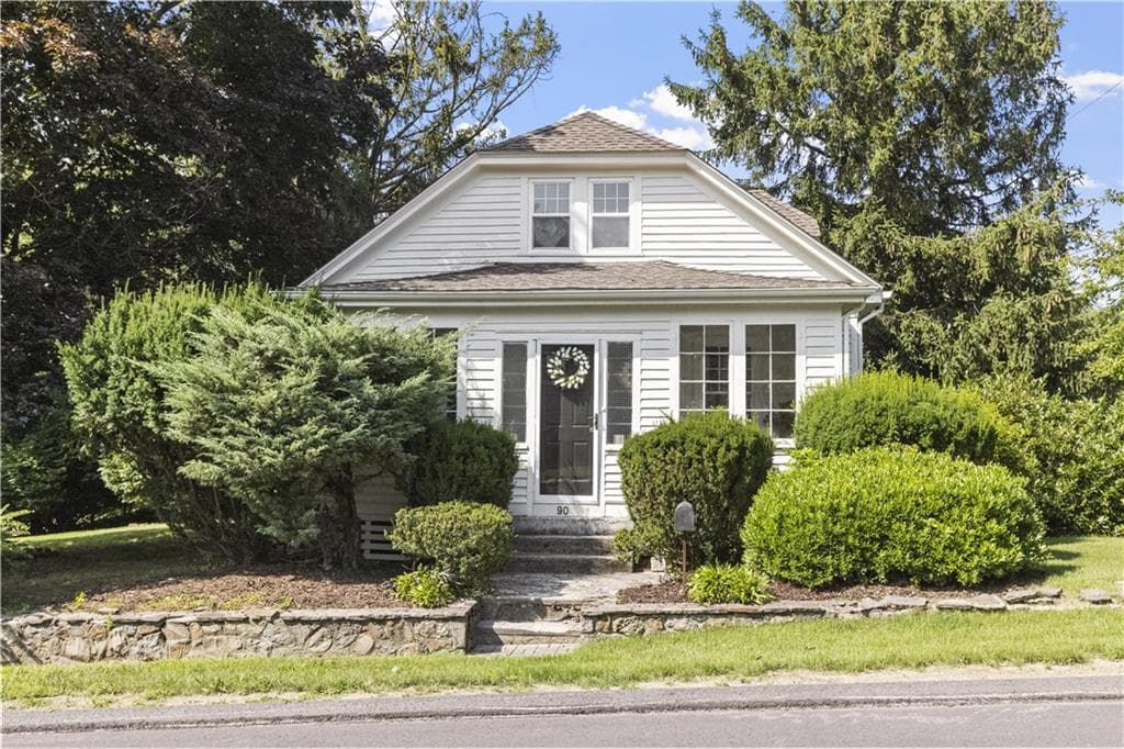 90 Hilltop Road photo 2