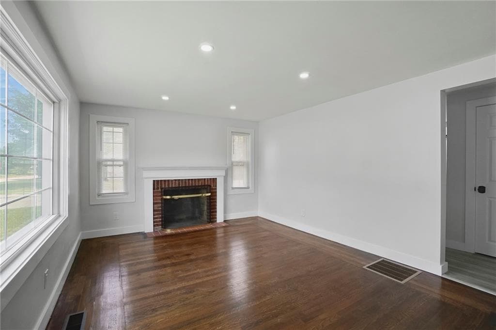 Single Family Residence at 95 Harmony Court, Warwick, photo 6 of 44