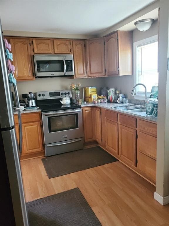 581 Newport Avenue photo 3