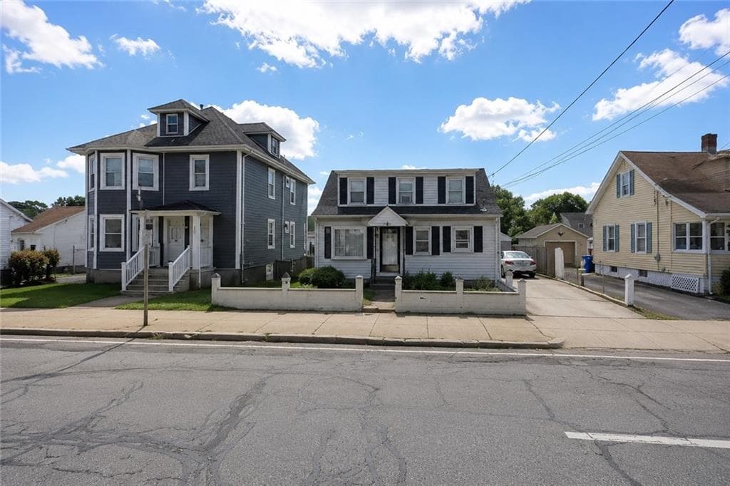 581 Newport Avenue