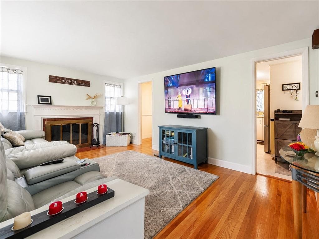 83 Harman Avenue photo 3