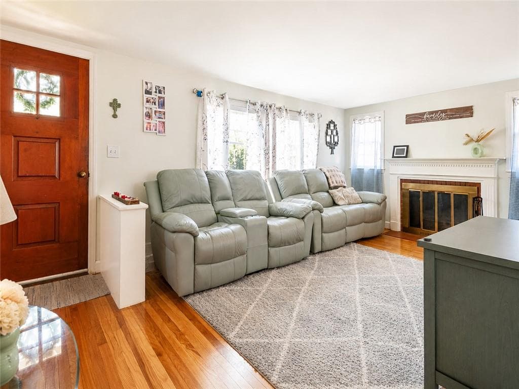 83 Harman Avenue photo 4