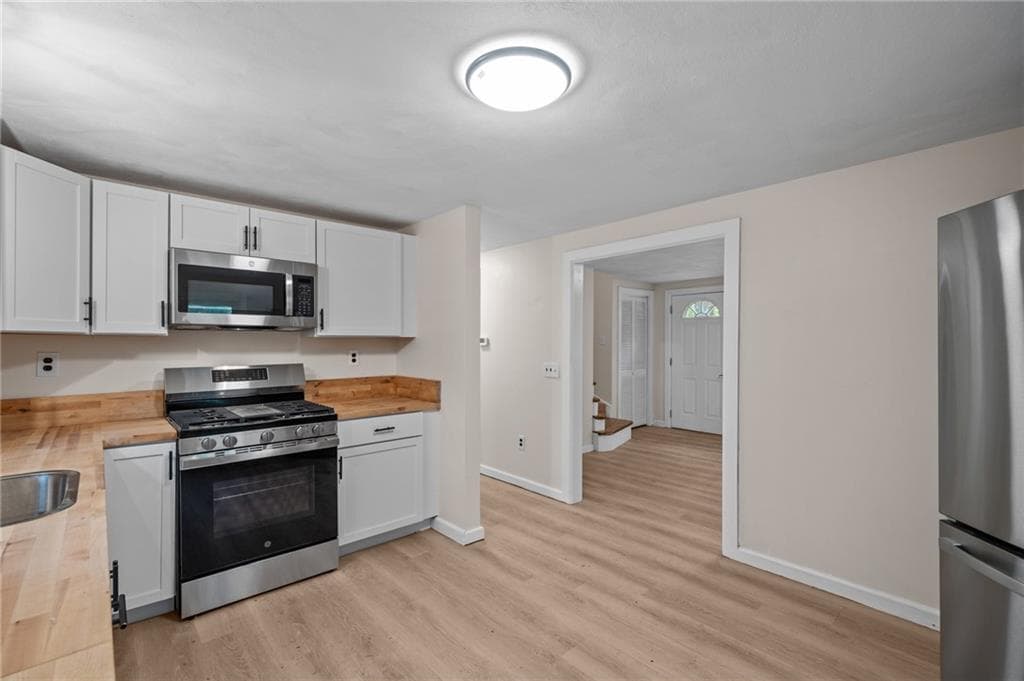 30 Hollywood Avenue photo 15