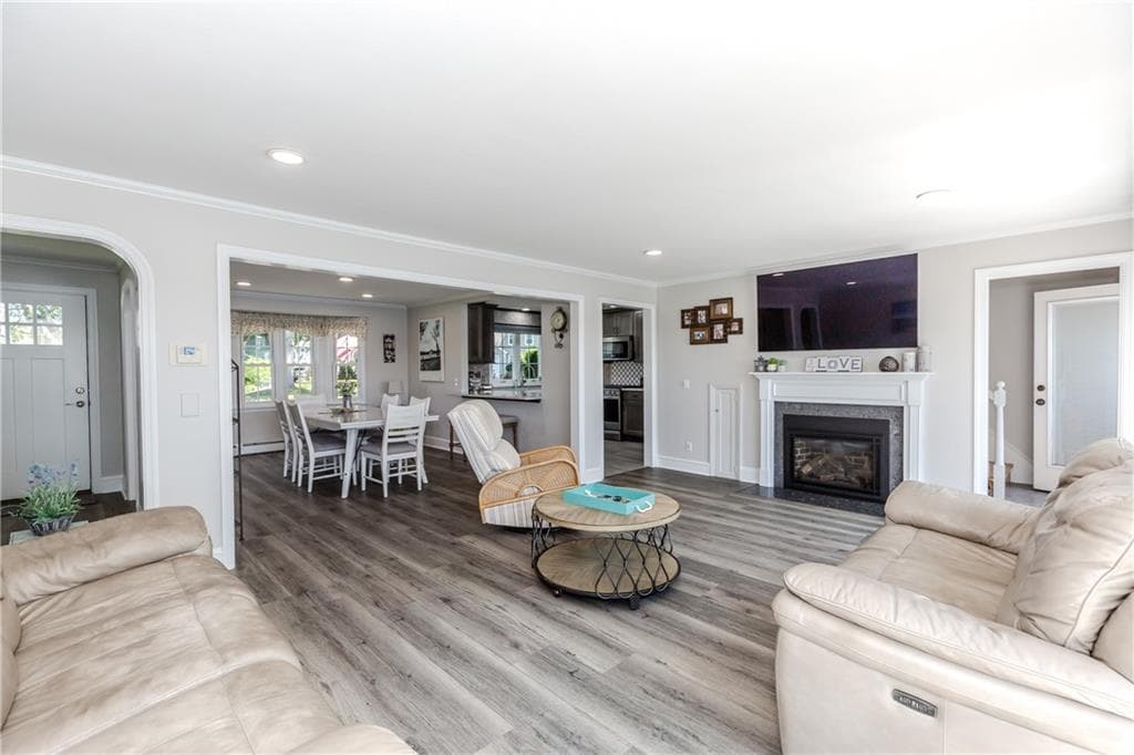 303 Gorton Lake Boulevard photo 11