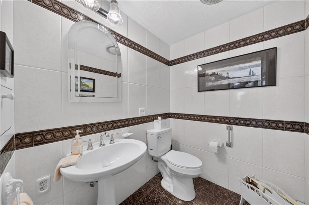 Condominium at 30 Nipmuc Trail UNIT A, North Providence, photo 10 of 25