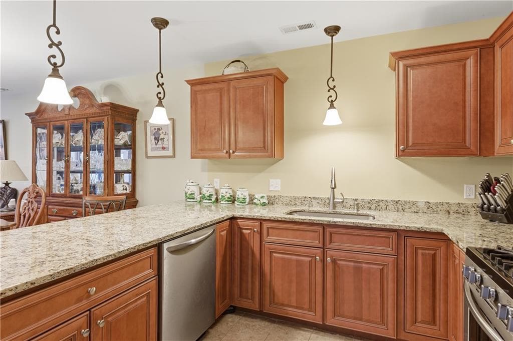 2503 Village Green Circle photo 6