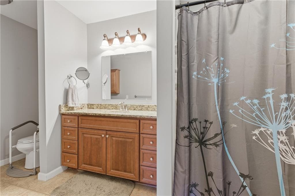 2503 Village Green Circle photo 18