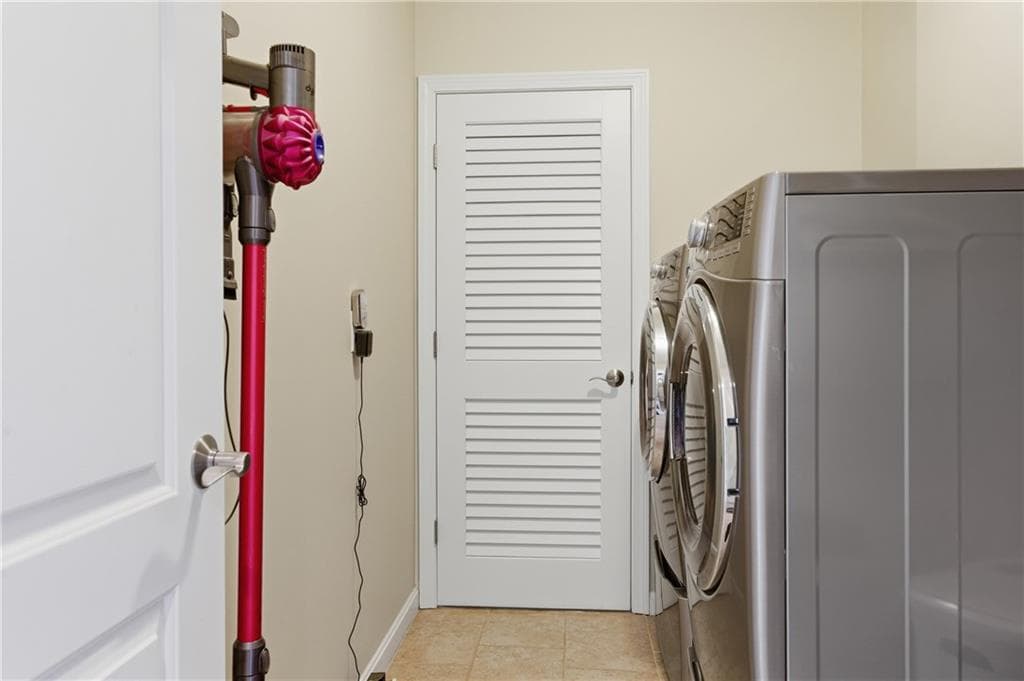 2503 Village Green Circle photo 15