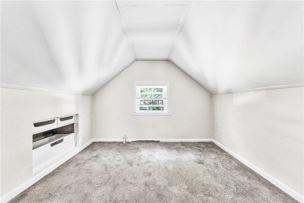 11 Sunset Avenue photo 9