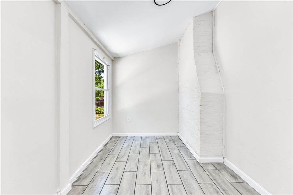 11 Sunset Avenue photo 11