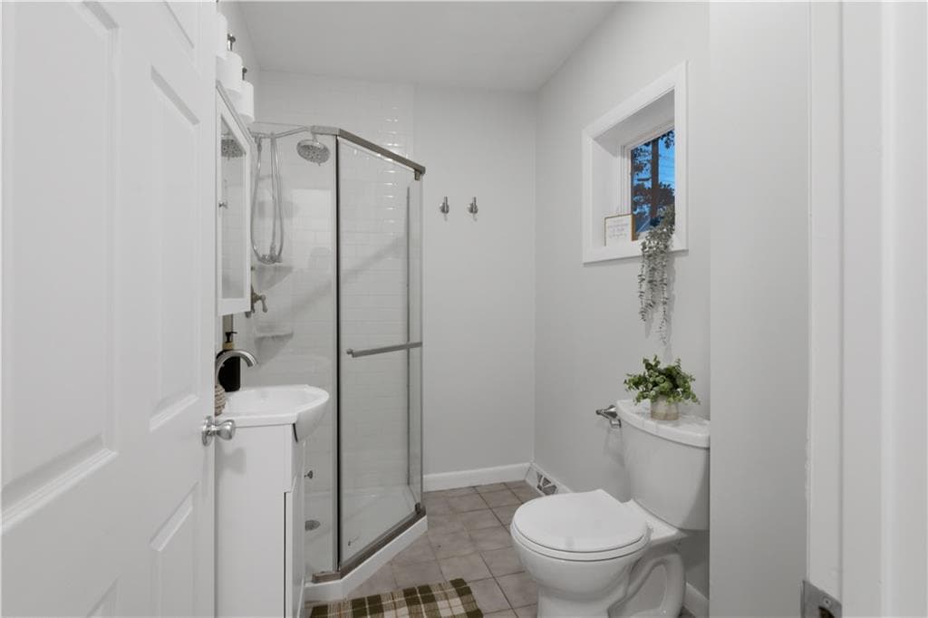 Single Family Residence at 52 Blake Street Street, Warwick, photo 25 of 26