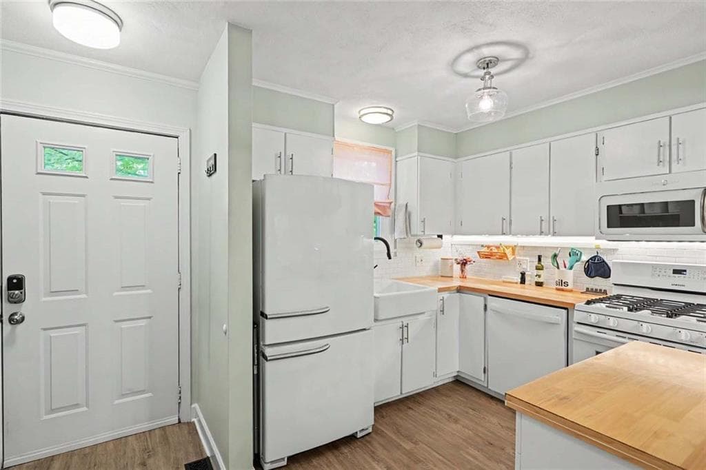 70 Oak Street UNIT B photo 11