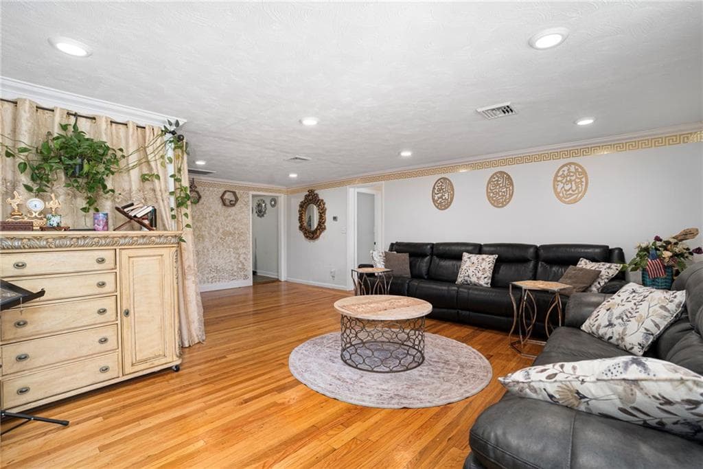 Single Family Residence at 807 Pontiac Avenue, Cranston, photo 6 of 44