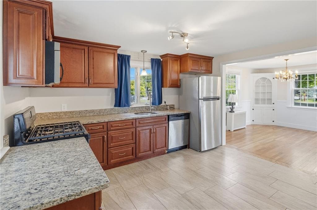 Single Family Residence at 43 Ferrier Drive, Warwick, photo 9 of 28