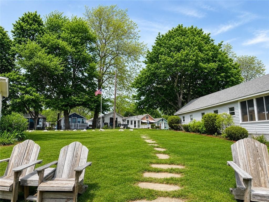16 East Andrew Comstock Avenue photo 3