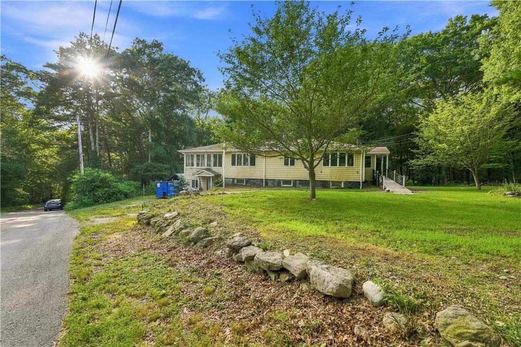 Single Family Residence at 20 Colonial Village Road, Hopkinton, photo 11 of 42