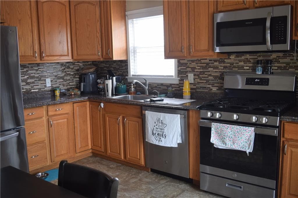 Single Family Residence at 80 Martin Street, Pawtucket, photo 15 of 33
