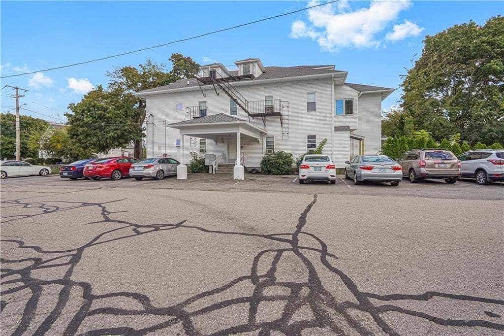 82 Pond Street photo 3