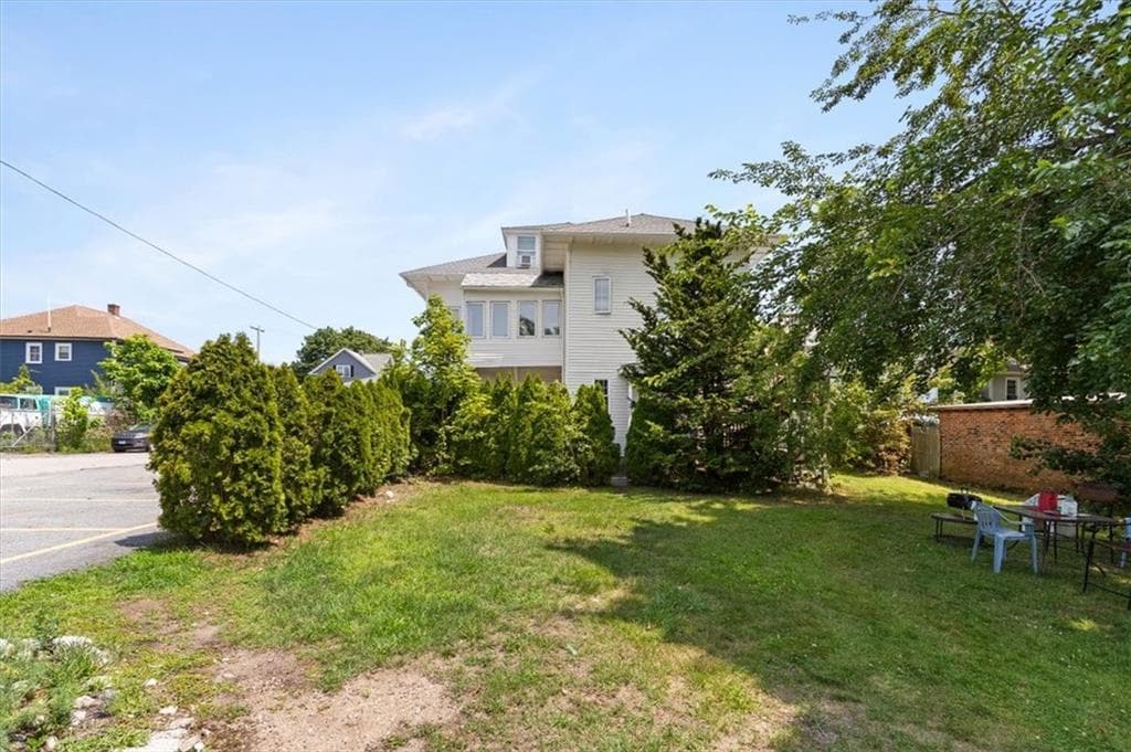 82 Pond Street photo 9